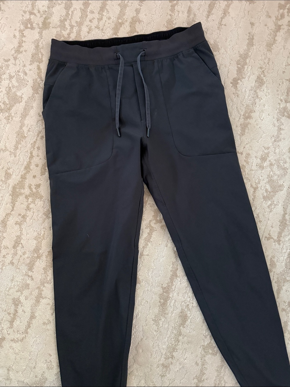 Lululemon jogger- men’s large in charcoal